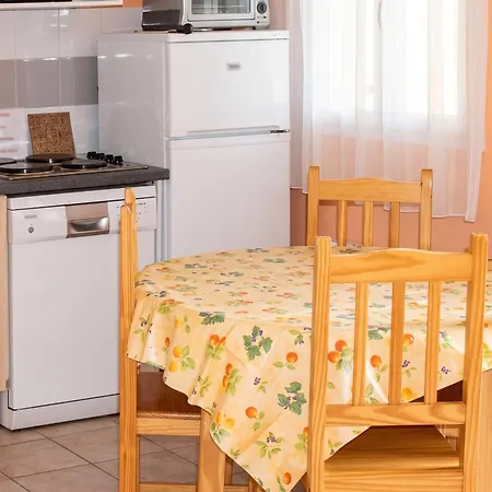Hébergement de vacances Maison Accueillante à Avec Piscine Et Terrasse Calvisson